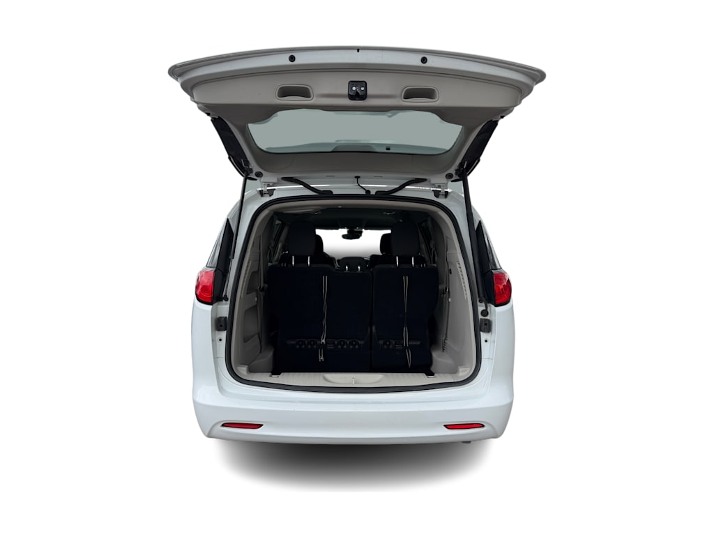 Thumbnail: 2023 Chrysler Voyager - 13