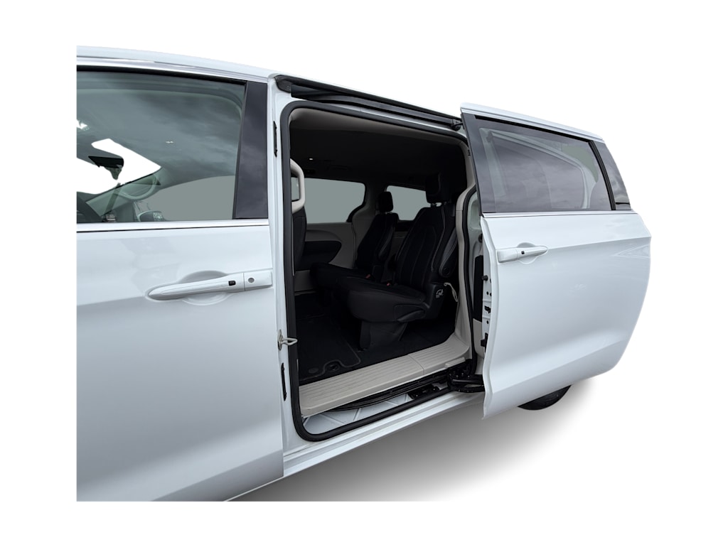 Thumbnail: 2023 Chrysler Voyager - 24