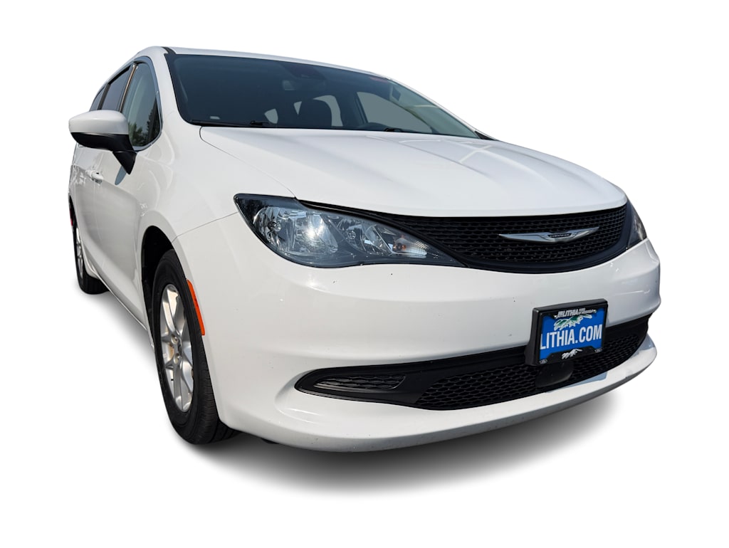 Thumbnail: 2023 Chrysler Voyager - 16