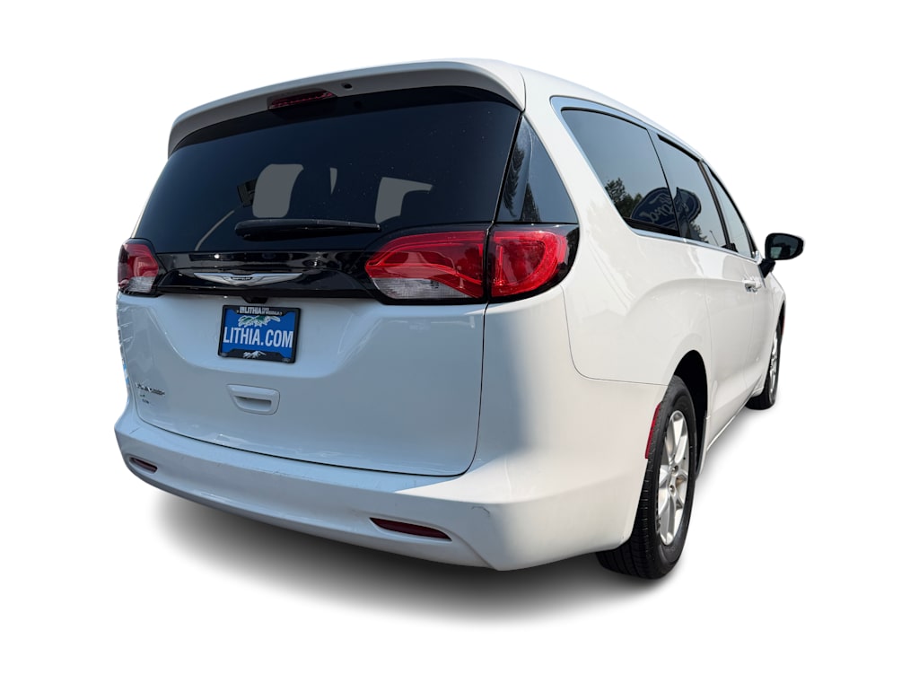 Thumbnail: 2023 Chrysler Voyager - 18