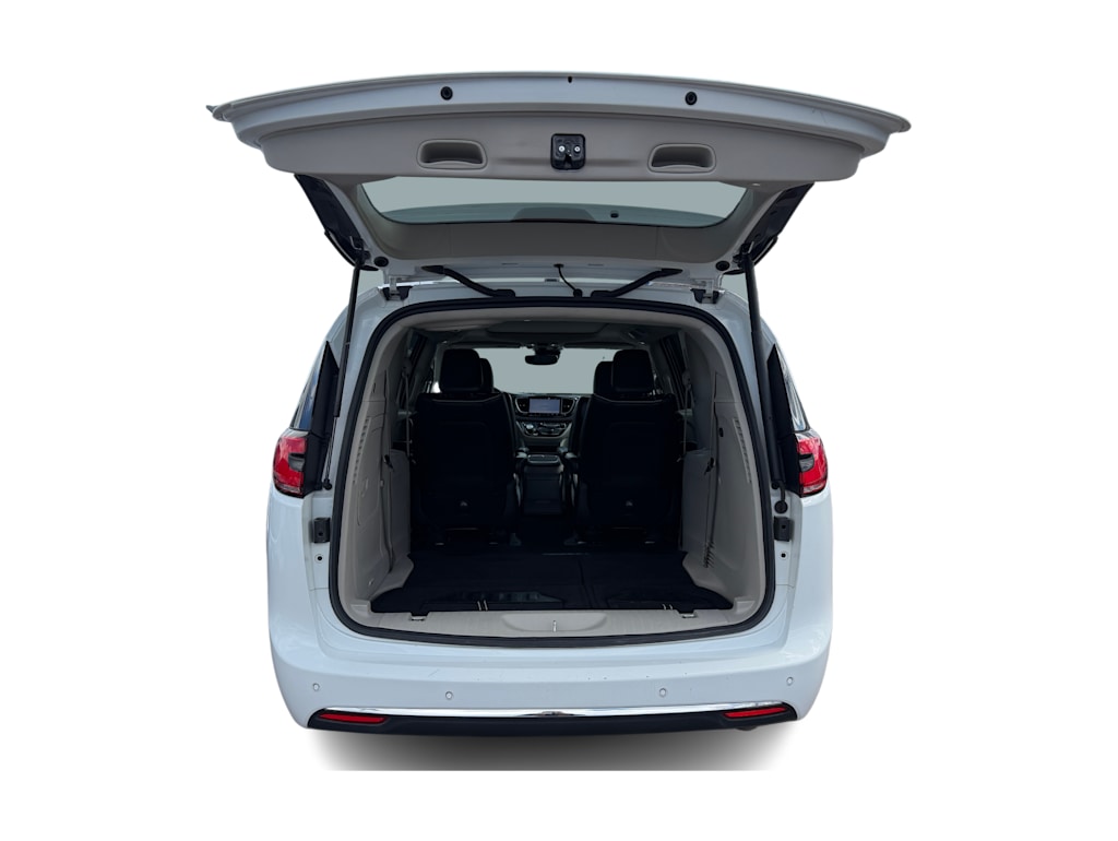 Thumbnail: 2023 Chrysler Pacifica - 21