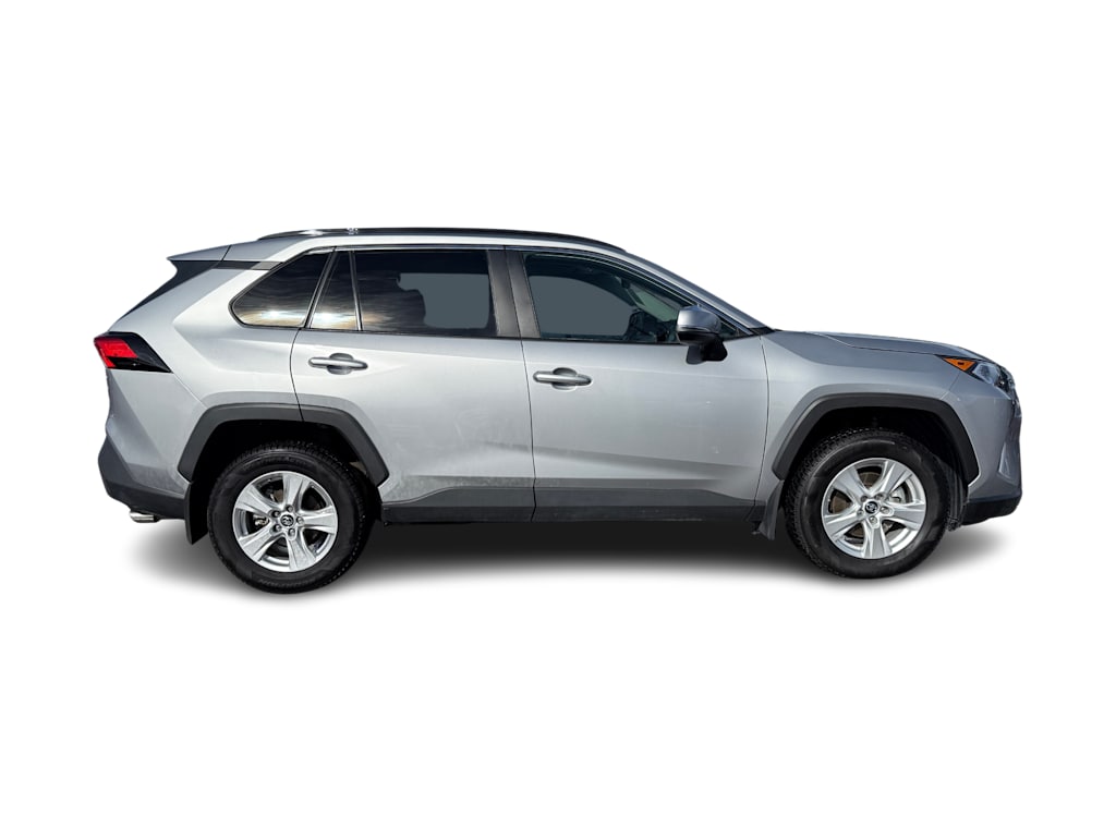 2019 Toyota RAV4 XLE 18