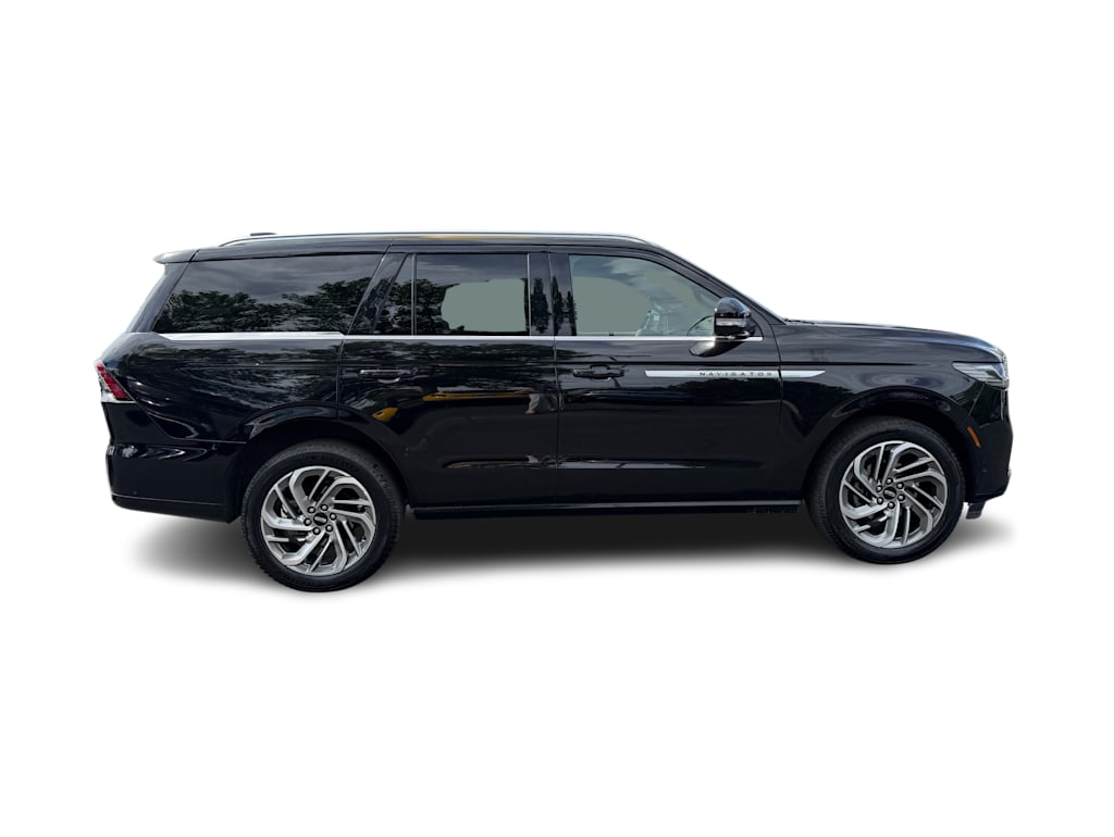 Thumbnail: 2025 Lincoln Navigator - 17