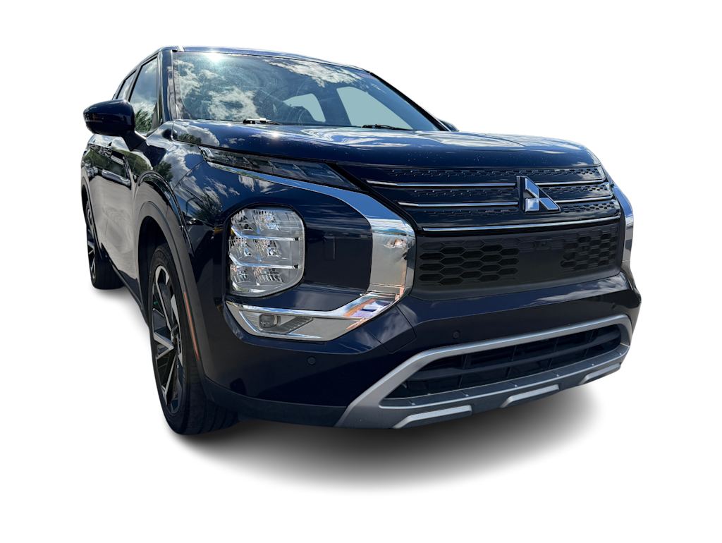 Thumbnail: 2023 Mitsubishi Outlander - 3