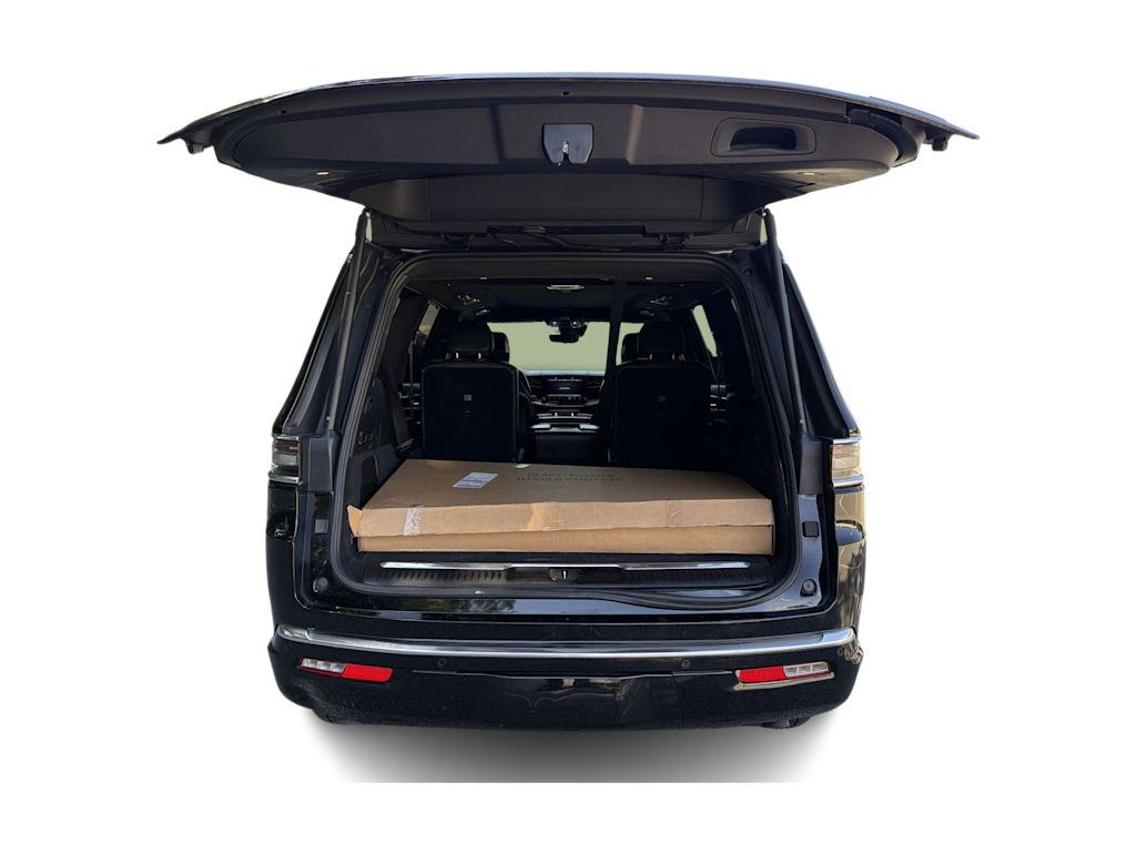 Thumbnail: 2022 Jeep Grand Wagoneer - 17