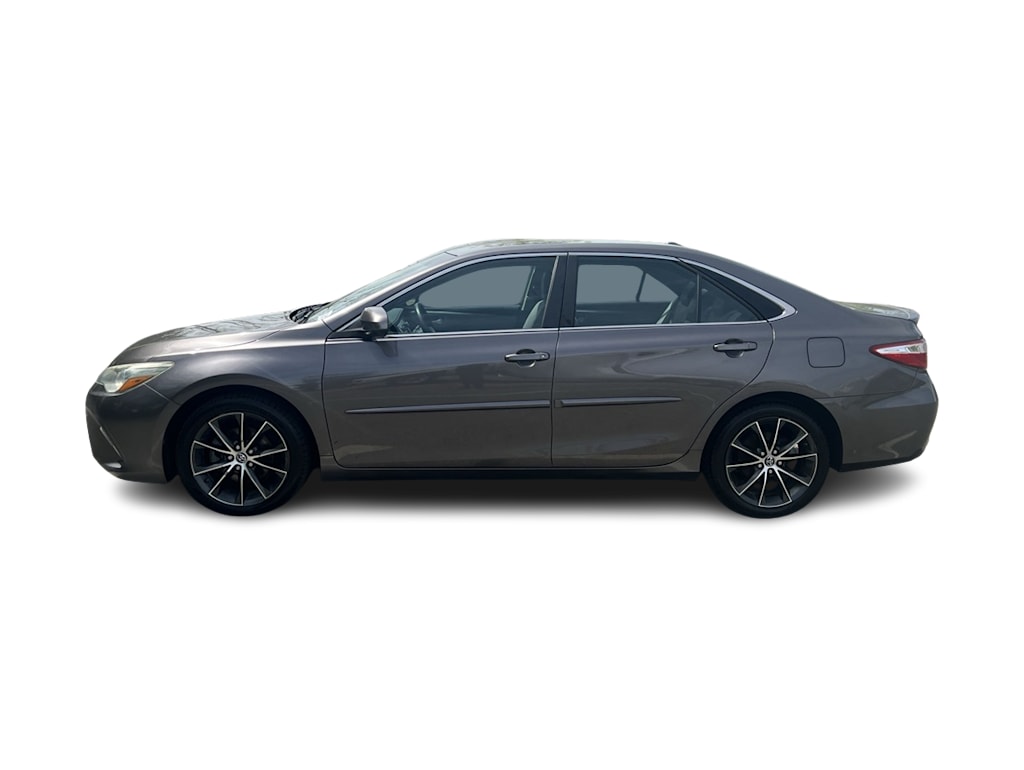 2015 Toyota Camry XSE 23