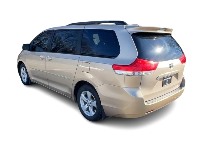 2011 Toyota Sienna LE 21