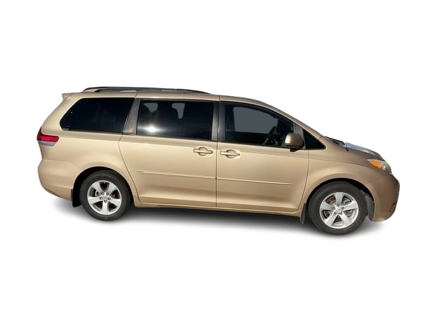 2011 Toyota Sienna LE 23