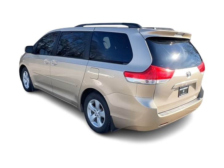 2011 Toyota Sienna LE 4