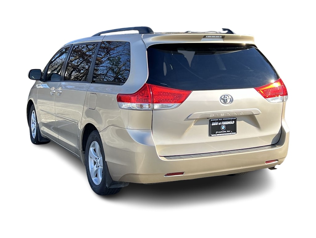 2011 Toyota Sienna LE 25