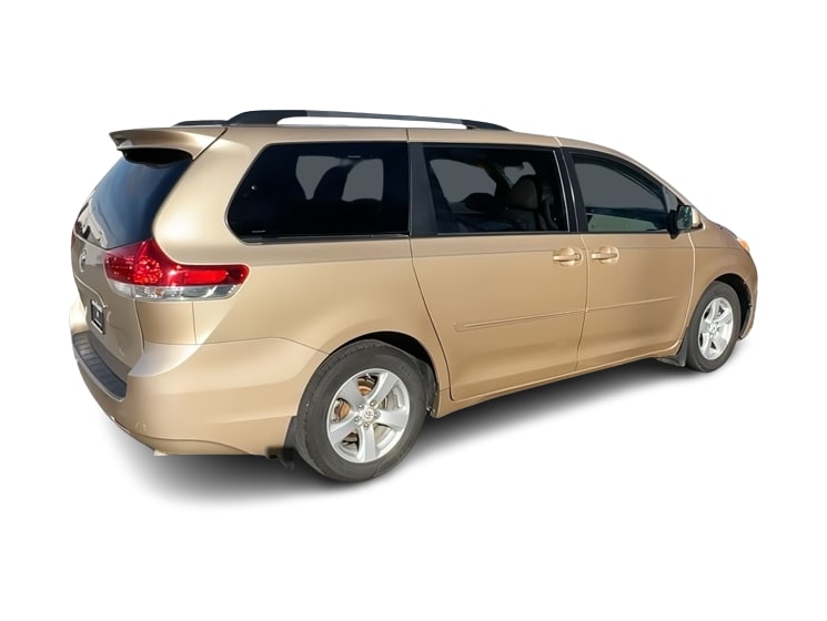 2011 Toyota Sienna LE 22