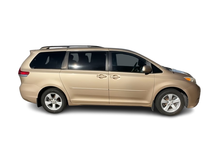 2011 Toyota Sienna LE 23