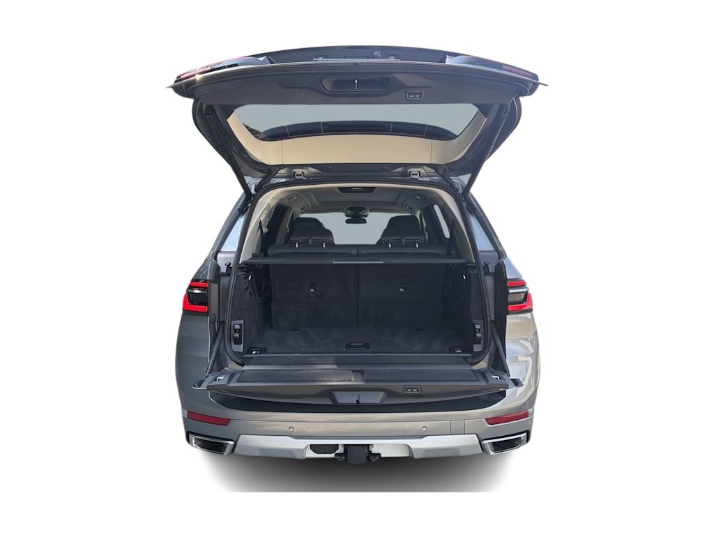 Thumbnail: 2026 BMW X7 - 16