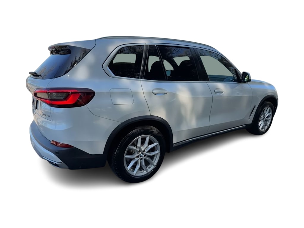 Thumbnail: 2022 BMW X5 - 21