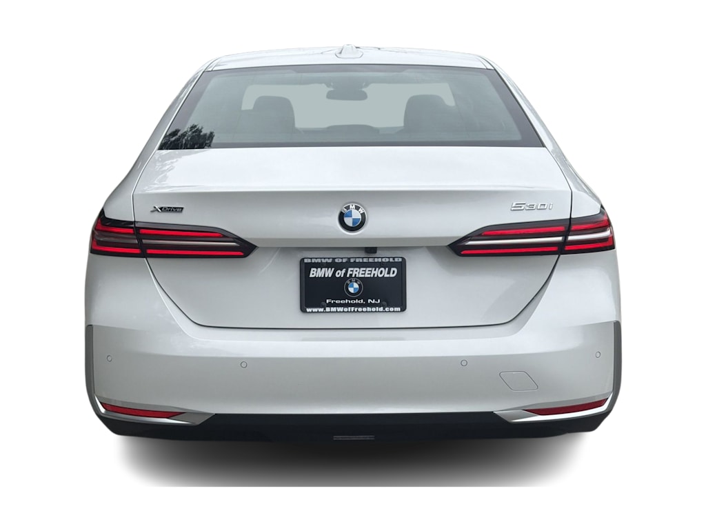 Thumbnail: 2026 BMW 5 Series - 5