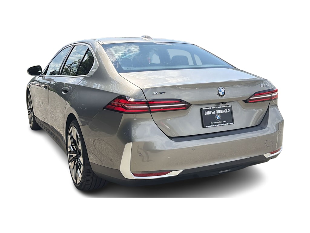 Thumbnail: 2026 BMW 5 Series - 4
