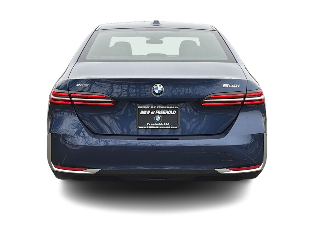 Thumbnail: 2026 BMW 5 Series - 5