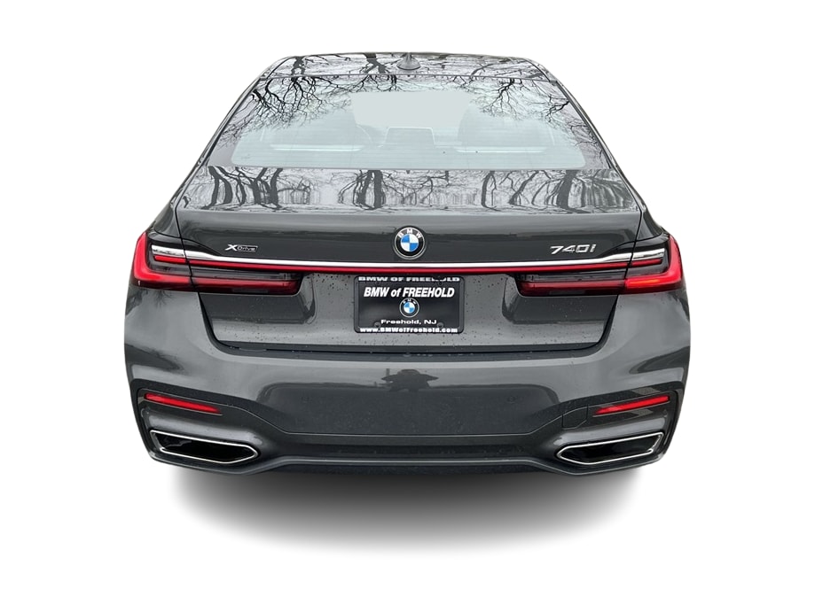 2022 BMW 7 Series 740i 25