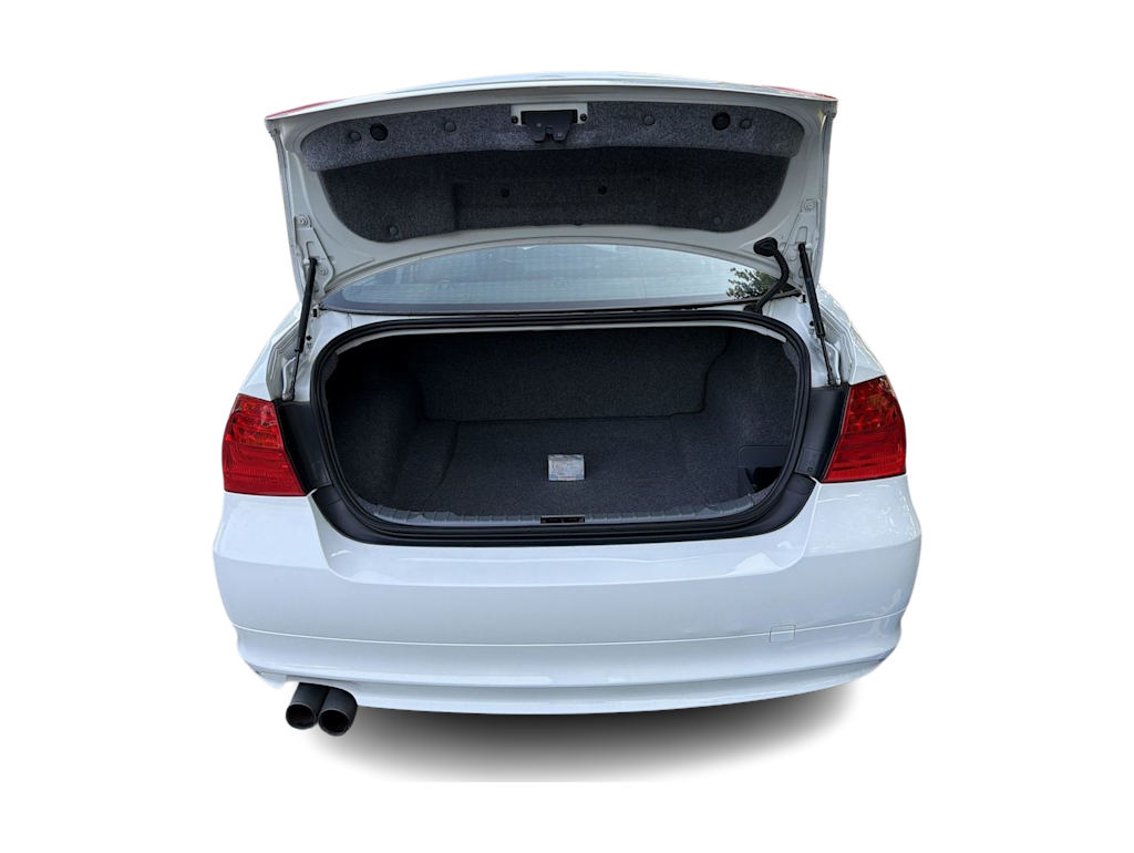 Thumbnail: 2011 BMW 3 Series - 18
