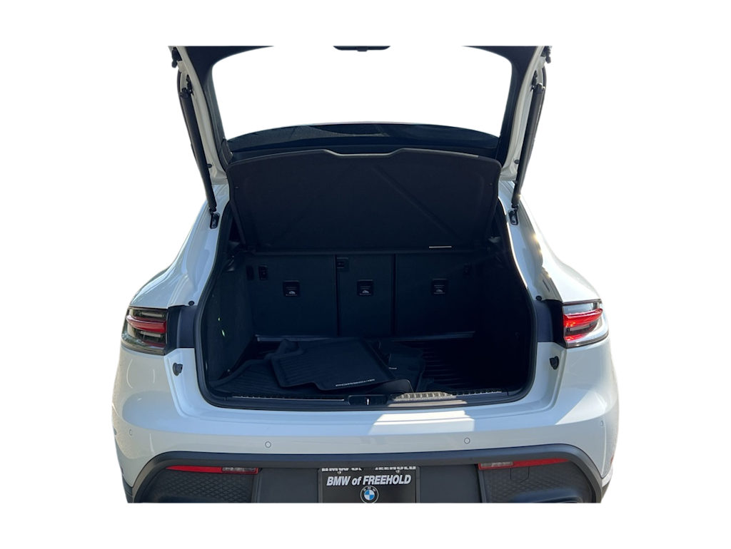 Thumbnail: 2022 Porsche Macan - 16
