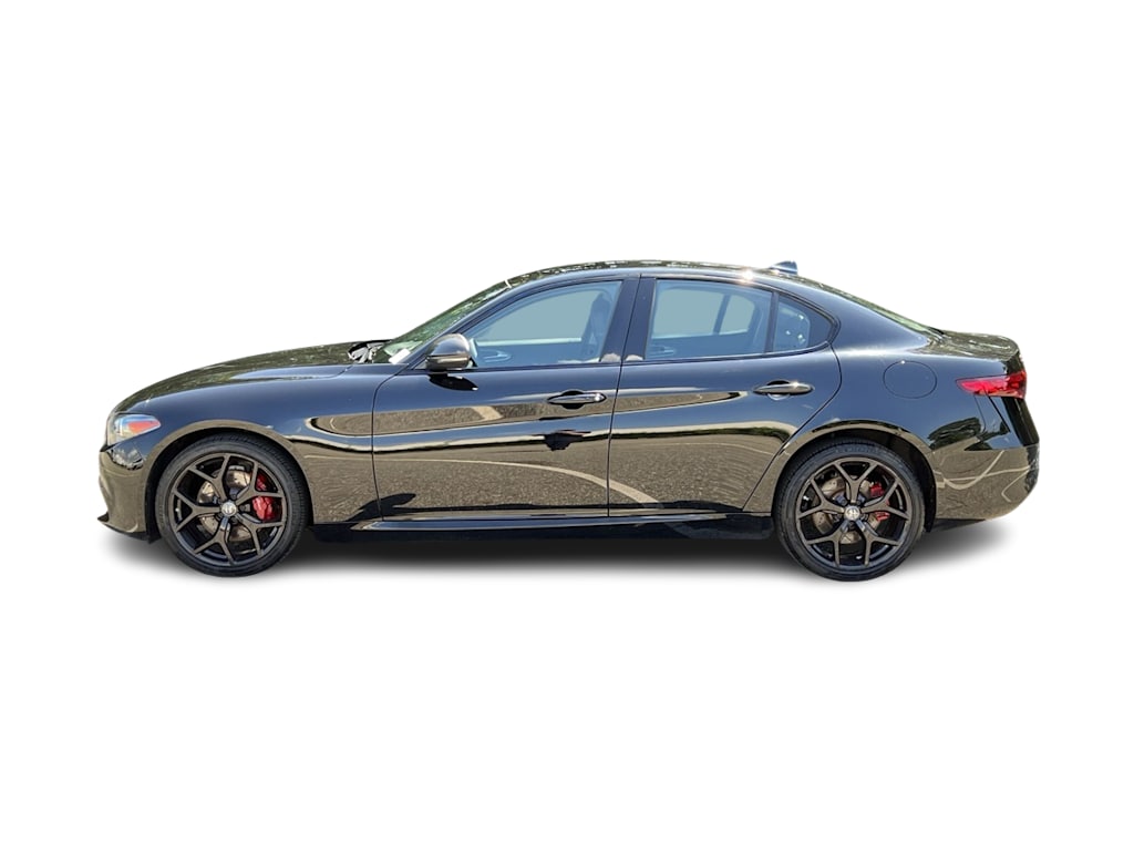 Thumbnail: 2020 Alfa Romeo Giulia - 3