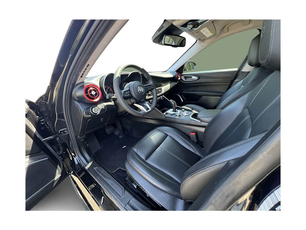 Thumbnail: 2020 Alfa Romeo Giulia - 22