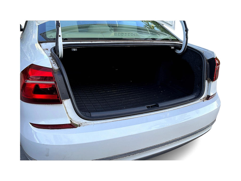 Thumbnail: 2017 Volkswagen Passat - 16