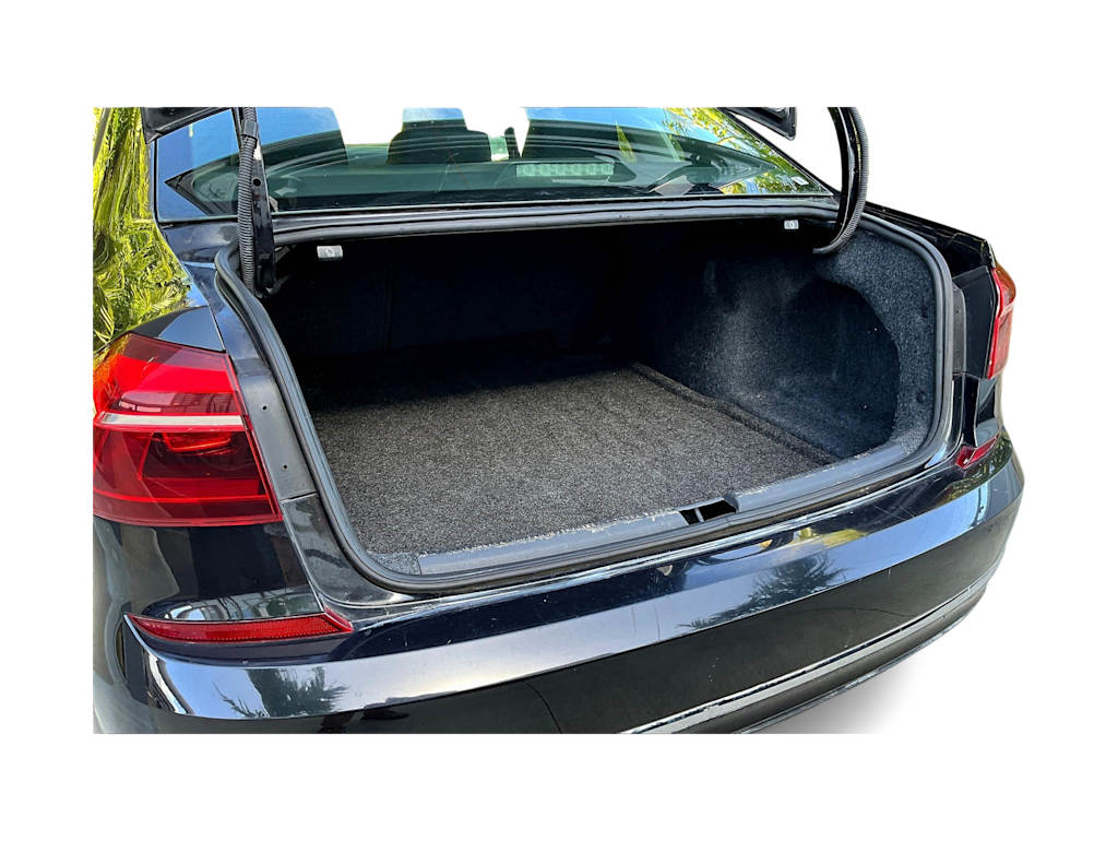 Thumbnail: 2018 Volkswagen Passat - 18