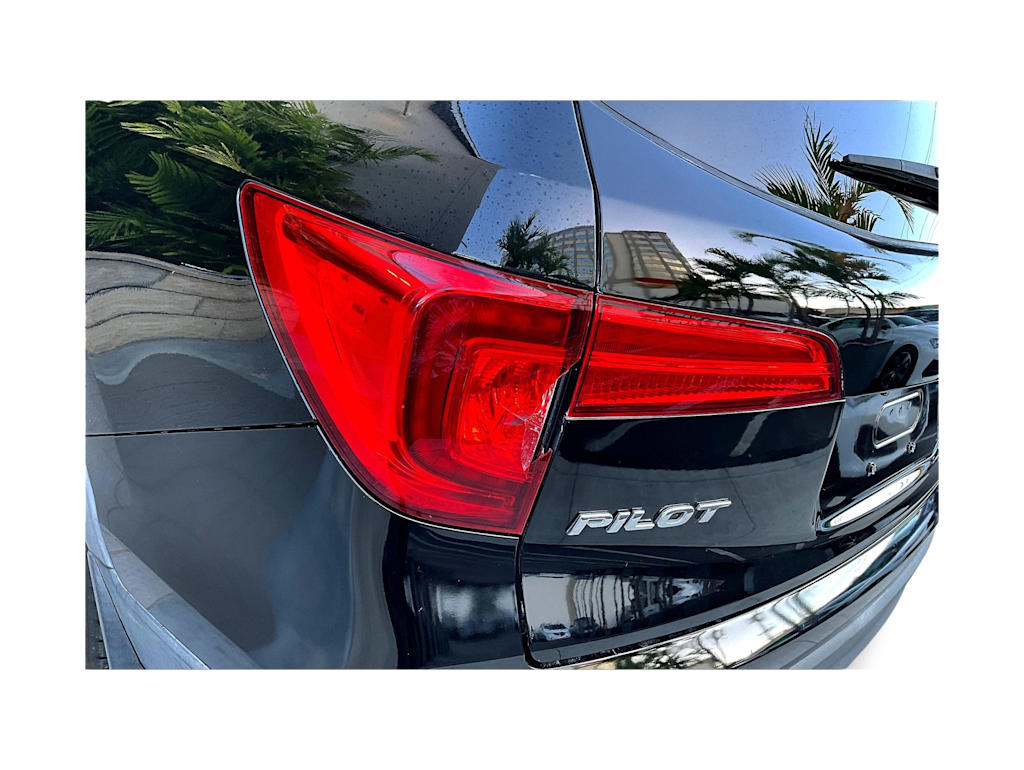 Thumbnail: 2017 Honda Pilot - 32