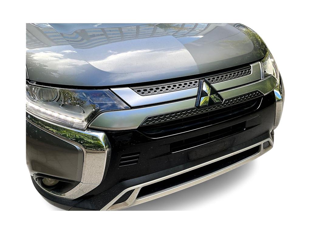 Thumbnail: 2020 Mitsubishi Outlander - 32