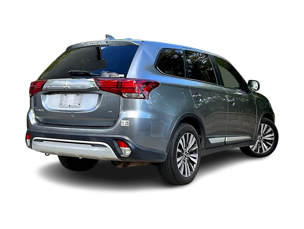 Thumbnail: 2020 Mitsubishi Outlander - 24