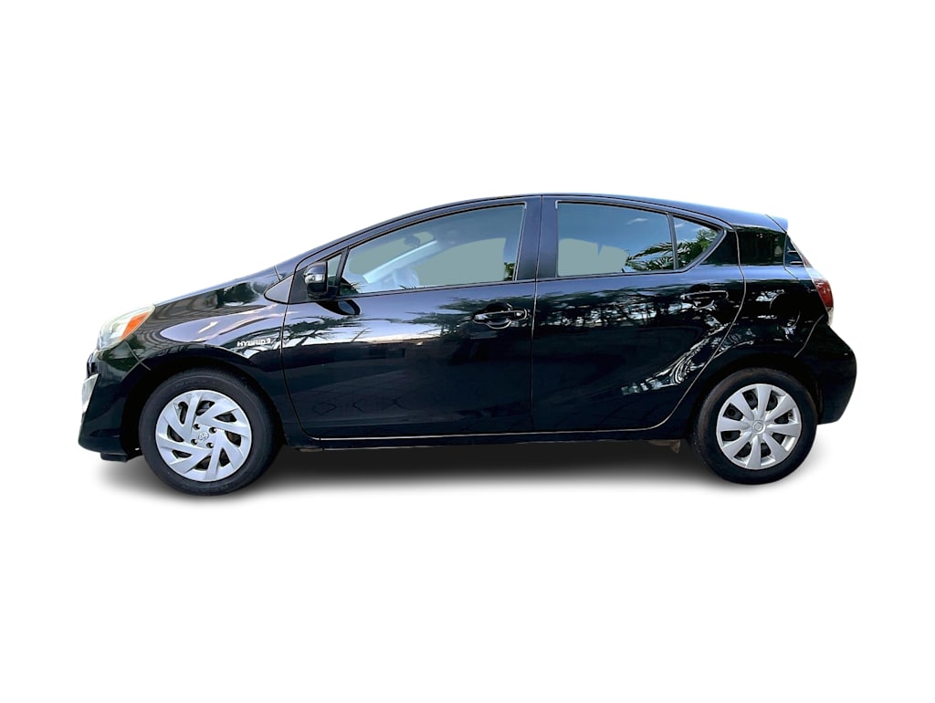 Thumbnail: 2016 Toyota Prius c - 3