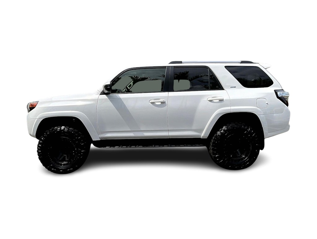 2019 Toyota 4Runner SR5 3