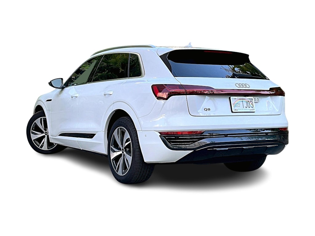 Thumbnail: 2024 Audi Q8 e-tron - 4
