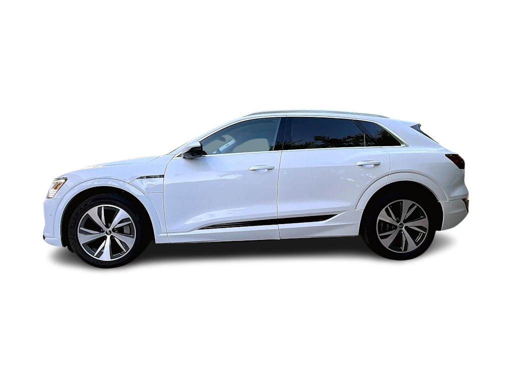 Thumbnail: 2024 Audi Q8 e-tron - 3