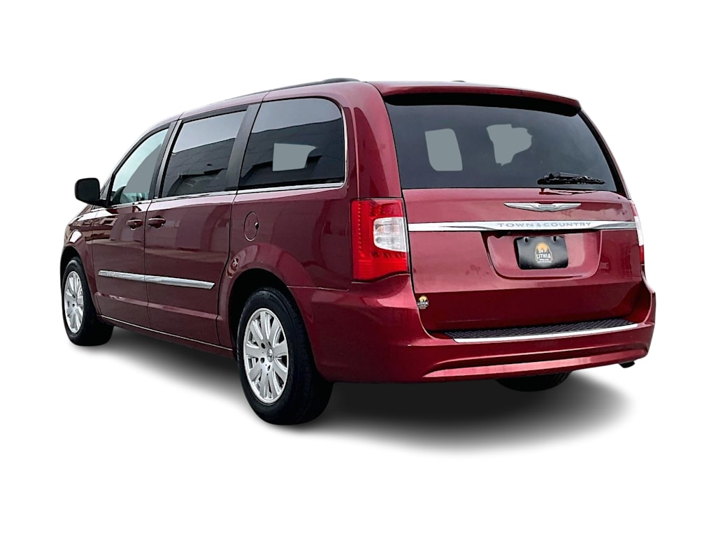 Thumbnail: 2012 Chrysler Town & Country - 4