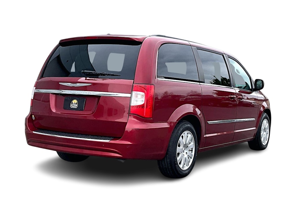 Thumbnail: 2012 Chrysler Town & Country - 23