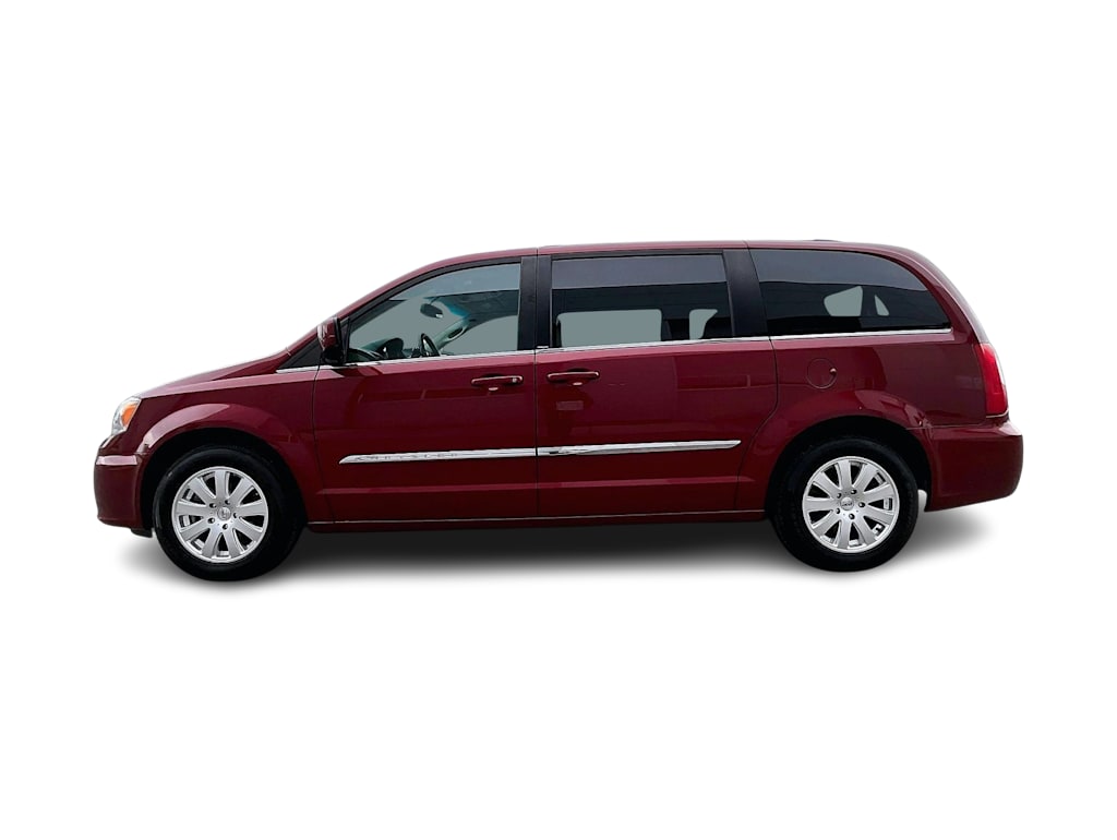 Thumbnail: 2012 Chrysler Town & Country - 3