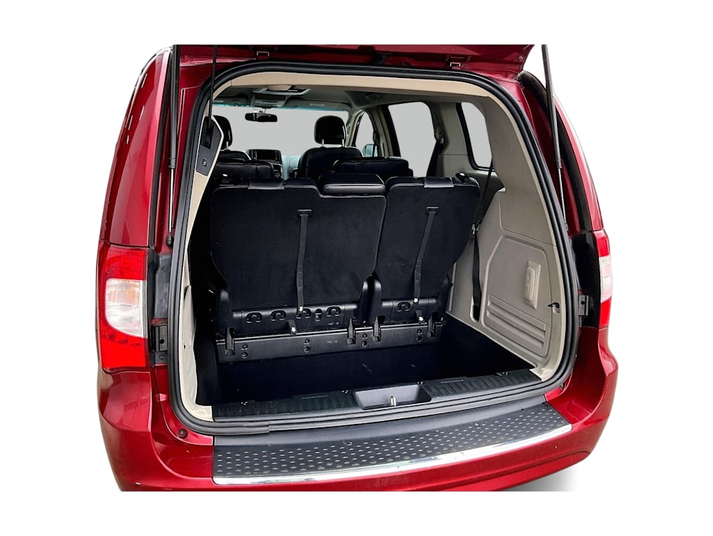 Thumbnail: 2012 Chrysler Town & Country - 17