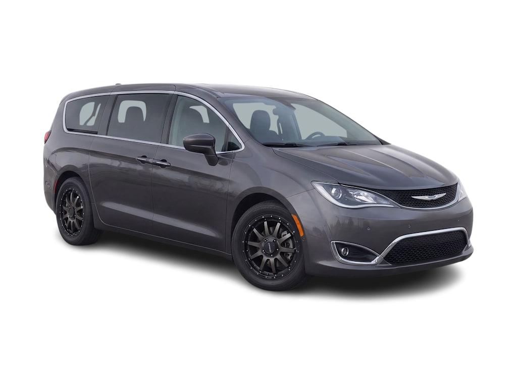 Thumbnail: 2017 Chrysler Pacifica - 6