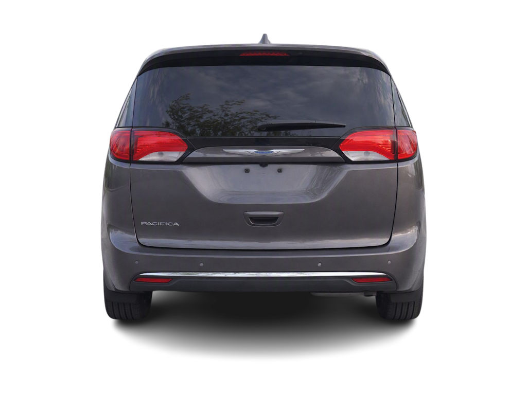 Thumbnail: 2017 Chrysler Pacifica - 3
