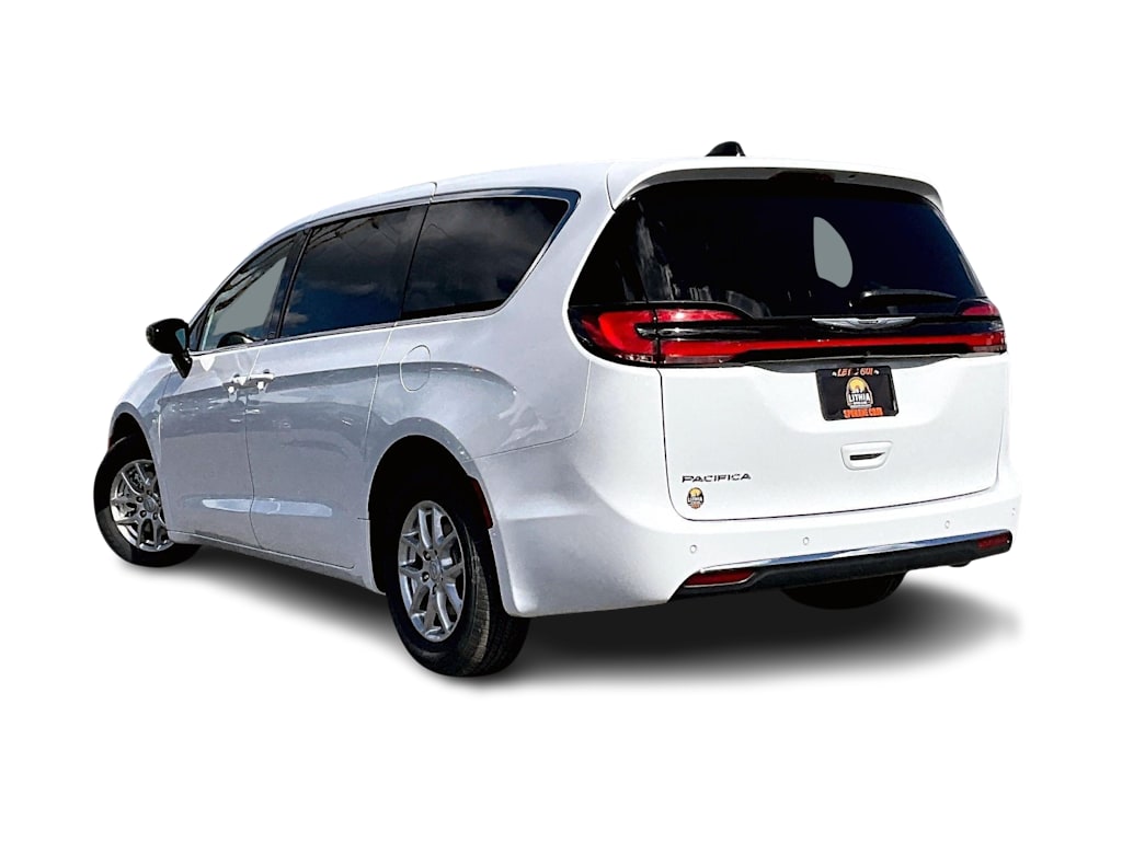 Thumbnail: 2026 Chrysler Pacifica - 4
