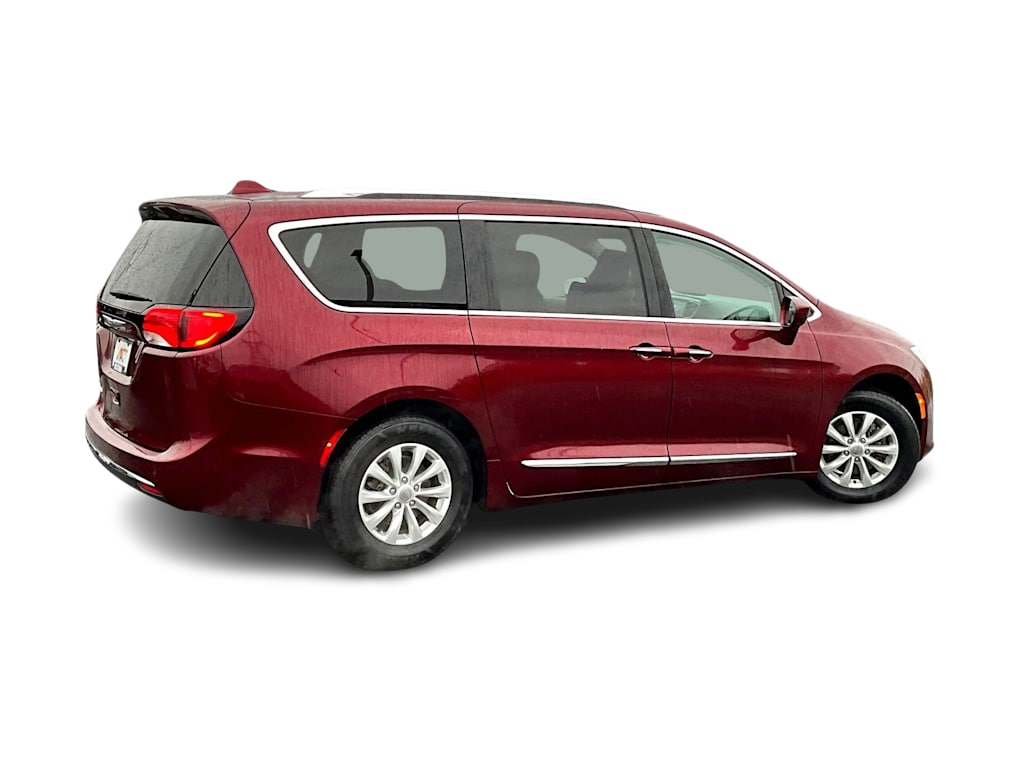 Thumbnail: 2018 Chrysler Pacifica - 23