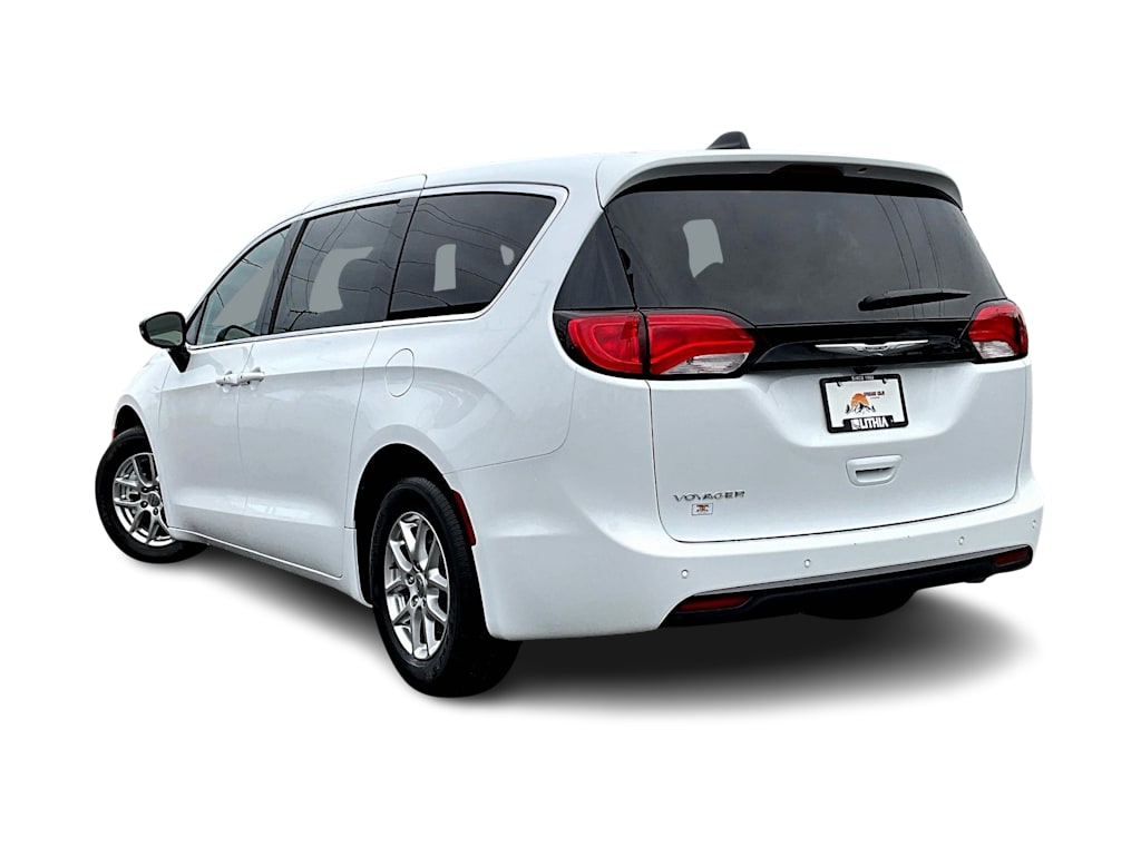 Thumbnail: 2025 Chrysler Voyager - 4