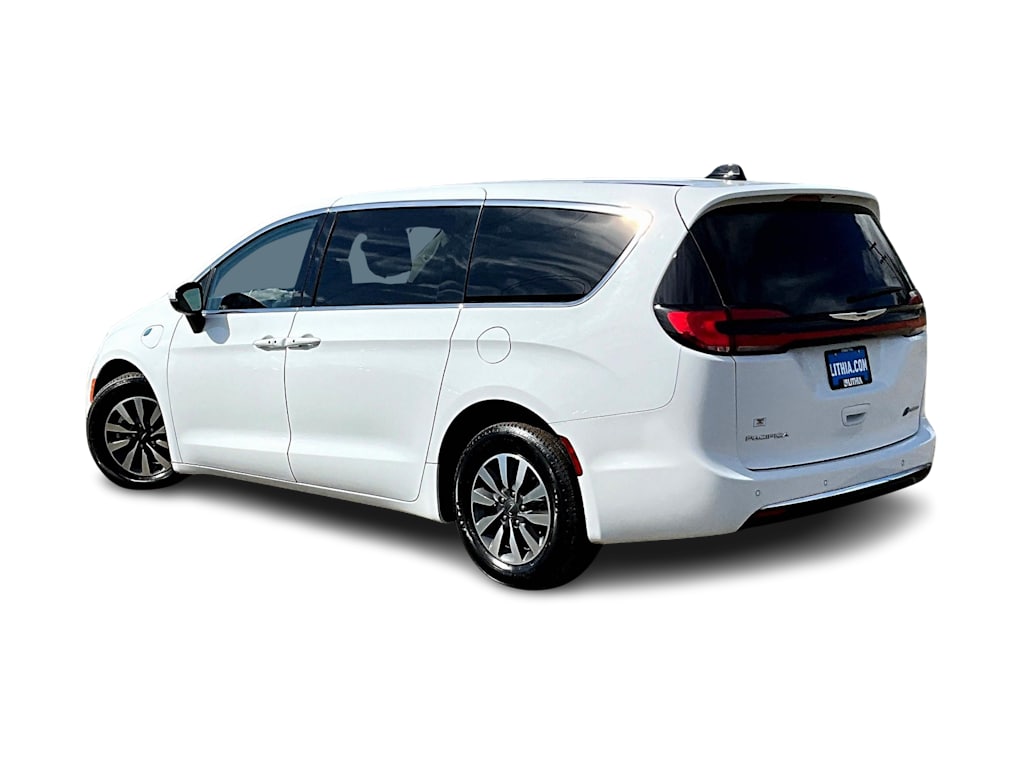 Thumbnail: 2023 Chrysler Pacifica - 3