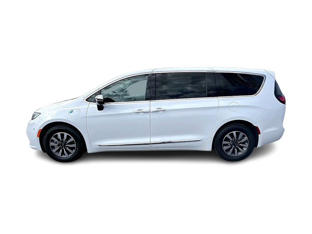 Thumbnail: 2023 Chrysler Pacifica - 3