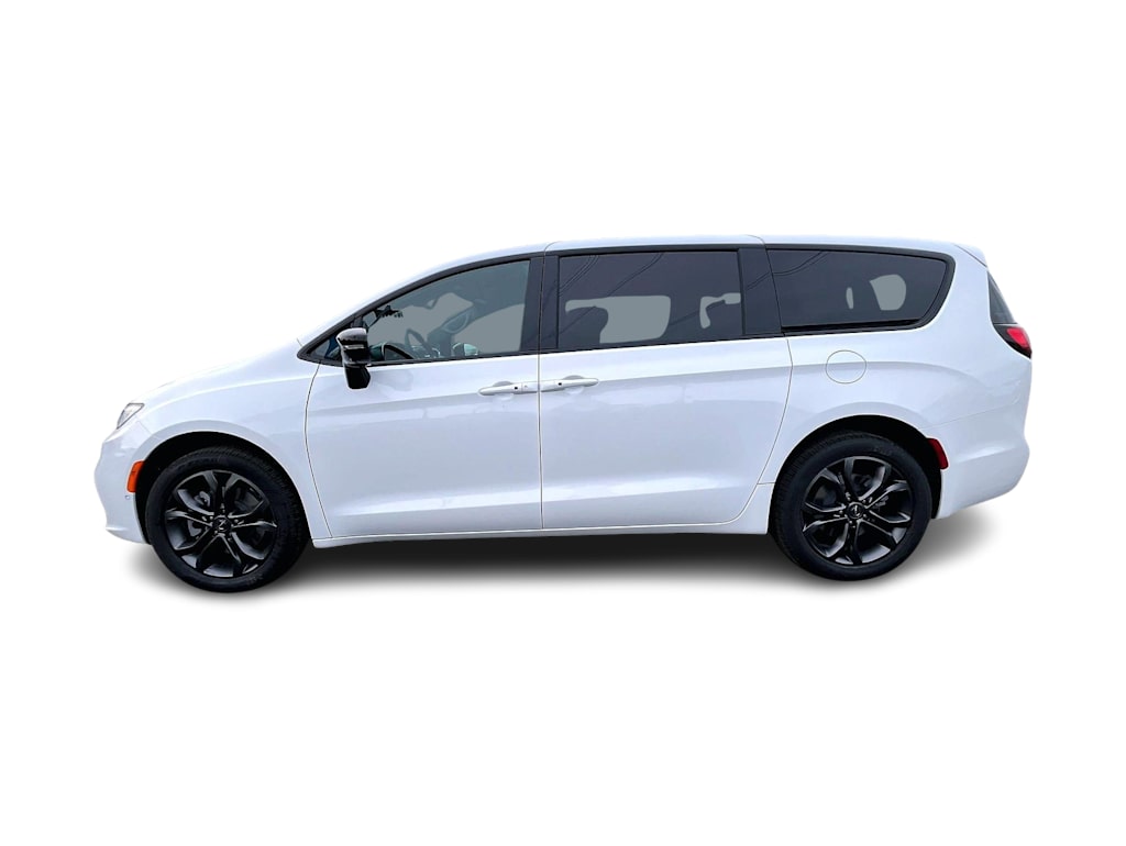 Thumbnail: 2026 Chrysler Pacifica - 3