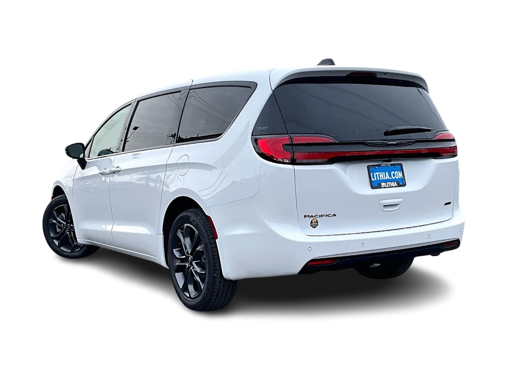 Thumbnail: 2026 Chrysler Pacifica - 4