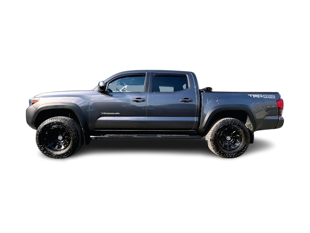 Thumbnail: 2019 Toyota Tacoma - 3
