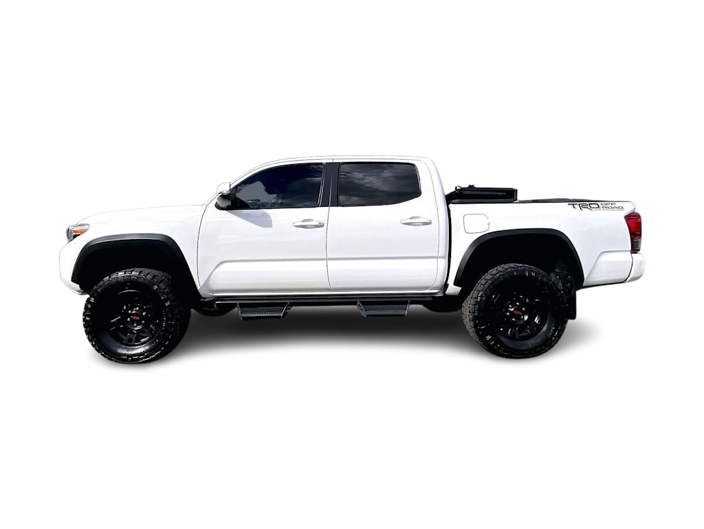 Thumbnail: 2017 Toyota Tacoma - 3